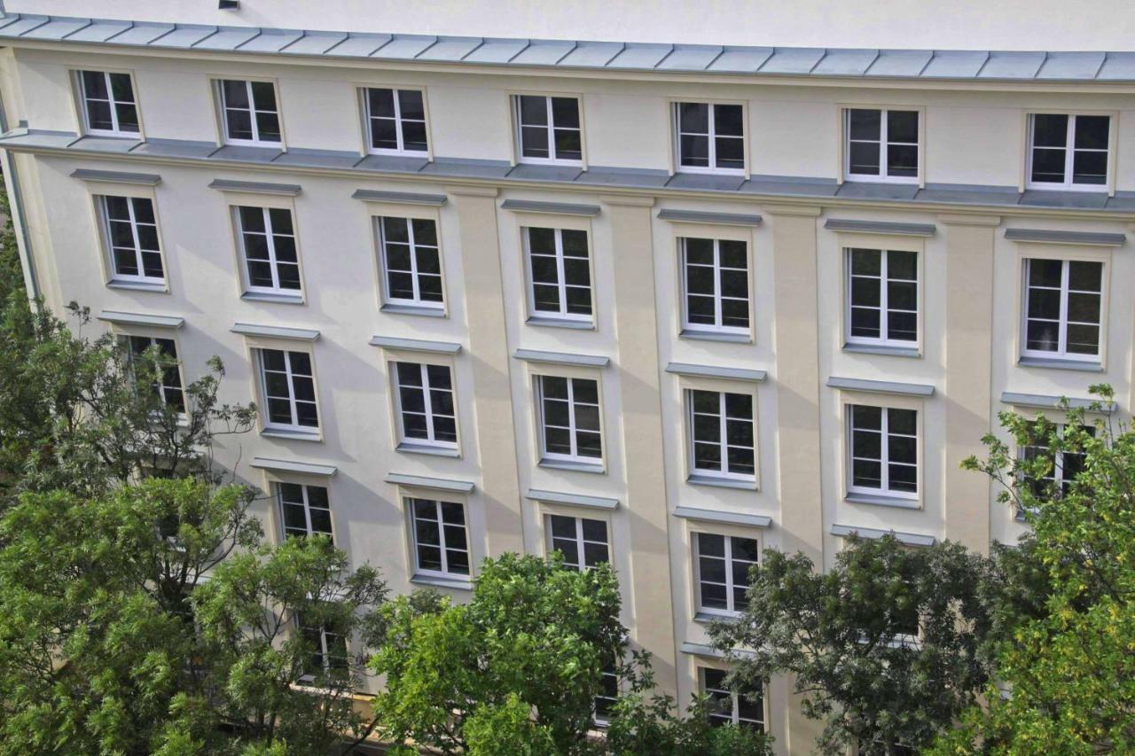 华沙 Dom Pomocy Studentom旅舍 外观 照片