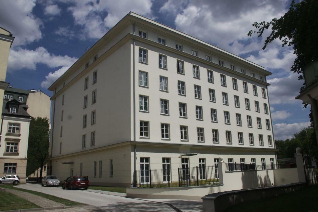 华沙 Dom Pomocy Studentom旅舍 外观 照片